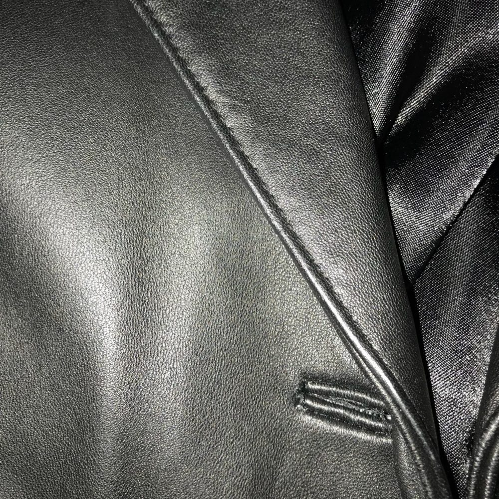 Leather jacket - Picture 2 of 3